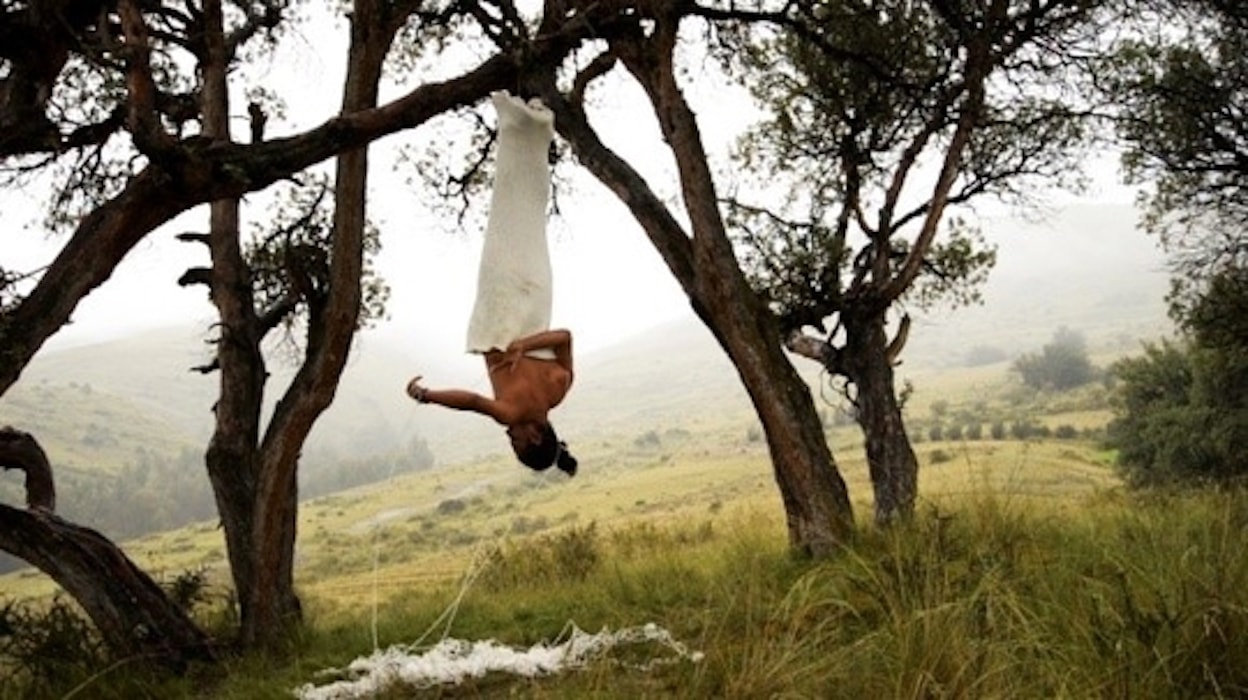 ART at Berlin - Courtesy of the artist - Antonio Paucar - Suspendido en el la Quenua - 2014