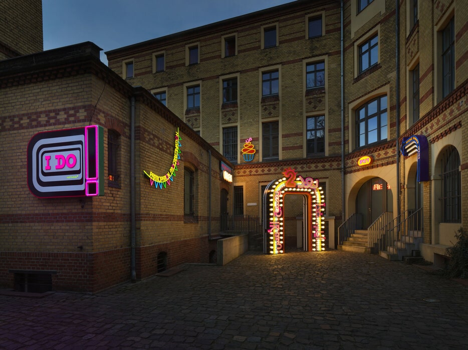 ART at Berlin - neugerriemschneider - Tobias Rehberger-TR25_nr_installationview_01