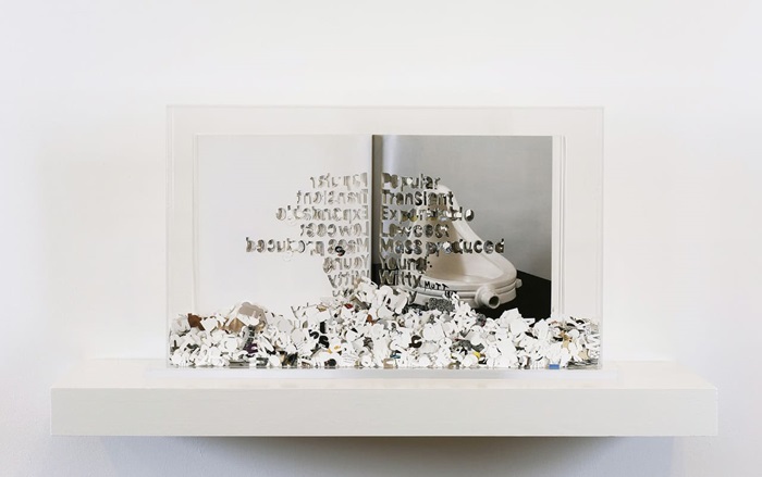 Noriko Ambe Pop Art Is, 2013 Cut on book cover 35 x 60,3 x 11,4 cm Foto: Castelli Gallery