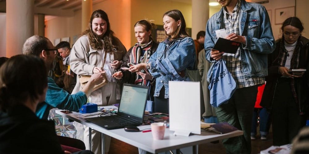 NEWS ++ Berlin Bühnen lädt zum 6. Studi & Azubi Ticketmarkt ein – Podewil (Berlin) | 23.04.2026