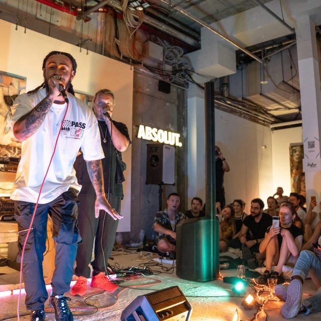 NEWS ++ Finissage mit Sofar-Sounds-Konzert zu Mo Ganjis Ausstellung ALMOST LOST – CSR.ART | 06.02.2026