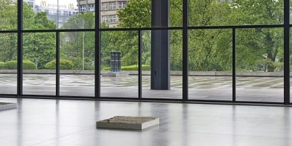 NEWS ++ Ulrich Rückriem | 40 Bodenreliefs | Neue Nationalgalerie | bis 14.01.2024