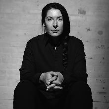 NEWS ++ Museum Schloss Moyland zeigt Praemium Imperiale-Preisträgerin Marina Abramović mit MAI | 13.07.–26.10.2025