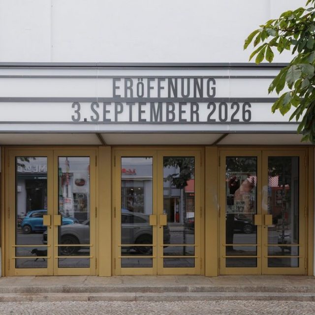 NEWS ++ Geschichtsträchtige Prater Galerie in Kastanienallee wiedereröffnet mit „Courage: Schwestern im Geiste“ (Berlin) | 03.09.2026