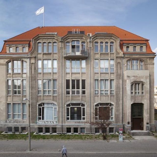 NEWS ++ Neuer Ort für Digitale Fotografie, Video, Scanografie und KI-generierte Bilder: Ehemalige Stasizentrale wird Kunstverein Villa Heike e.V. (Berlin) | 26.03.–02.05.2026