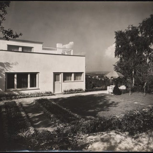 NEWS ++ Dr. Otto Lossen – Der Fotograf der Weisssenhofsiedlung 1927 – Weissenhofmuseum im Haus Le Corbusier (Stuttgart) | 14.03.-19.07.2026