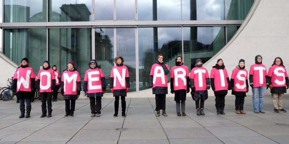 NEWS ++ fair share! Performance in front of Marie-Elisabeth-Lüders-Haus (Spree side) on International Women’s Day | 08.03.2023