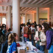 NEWS ++ Berlin Bühnen lädt zum fünften Studi & Azubi Ticketmarkt im Podewil ein | 23.10.2025